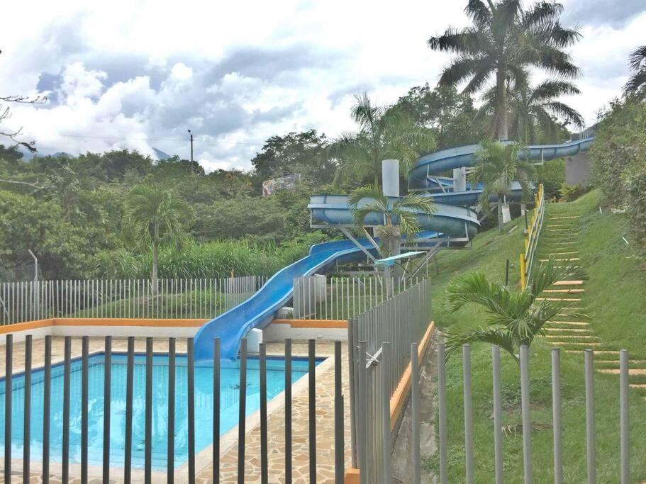 Hermosa Casa Con Piscinas - Ciudadela Premium - Antioquia
