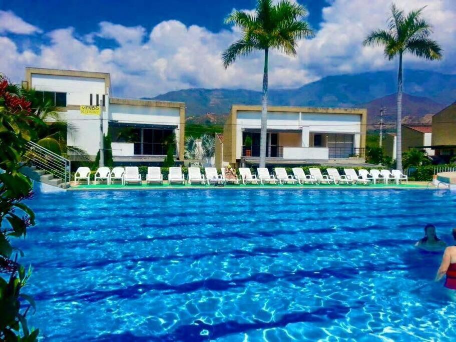 Hermosa Casa Con Piscinas - Ciudadela Premium - Antioquia Apartment *